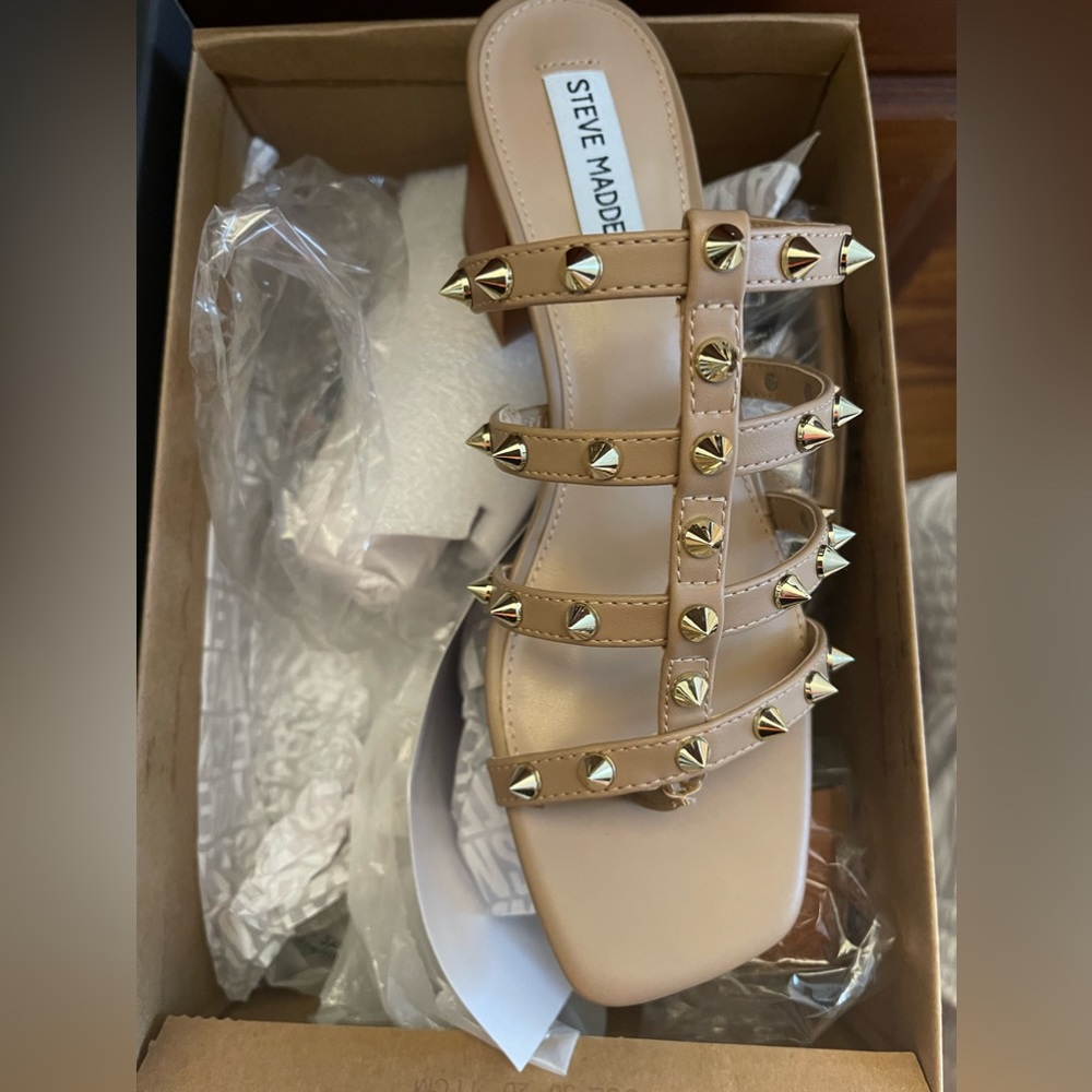 BRAND NEW IN BOX : Steve Madden Intricate Sandal